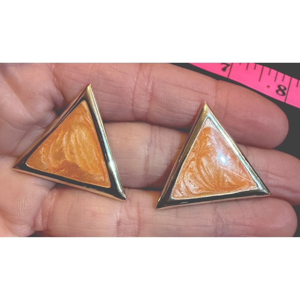 Vintage Gold Tone Peach Enamel Triangle Stud Earrings Geometric Retro 80s Style